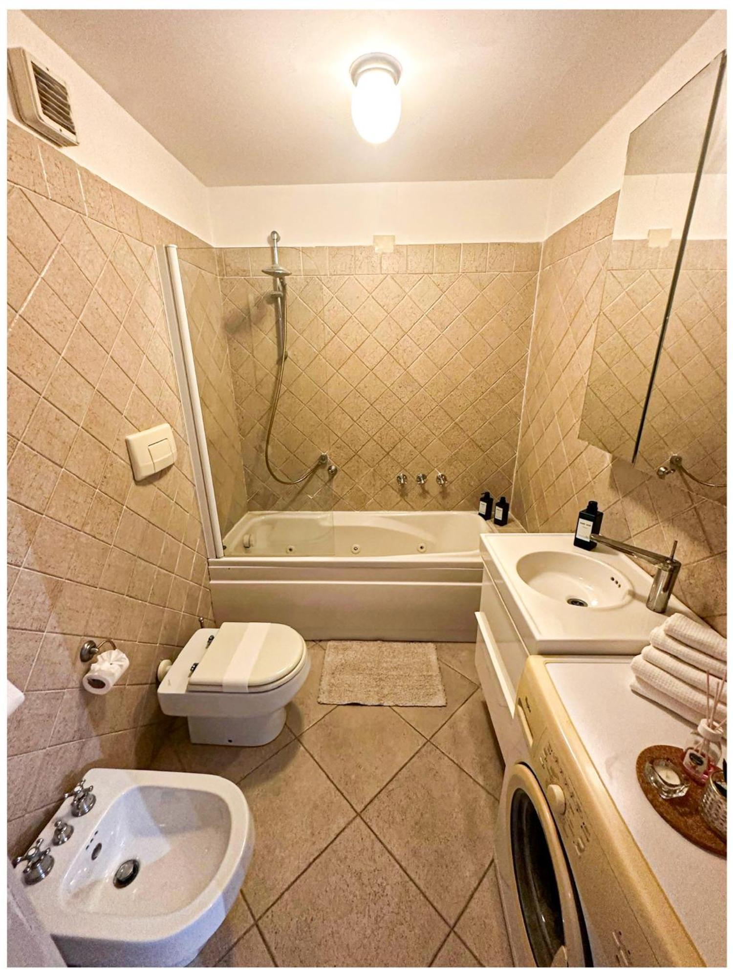 Eva Le Residenze Apartment Marco Simone ภายนอก รูปภาพ